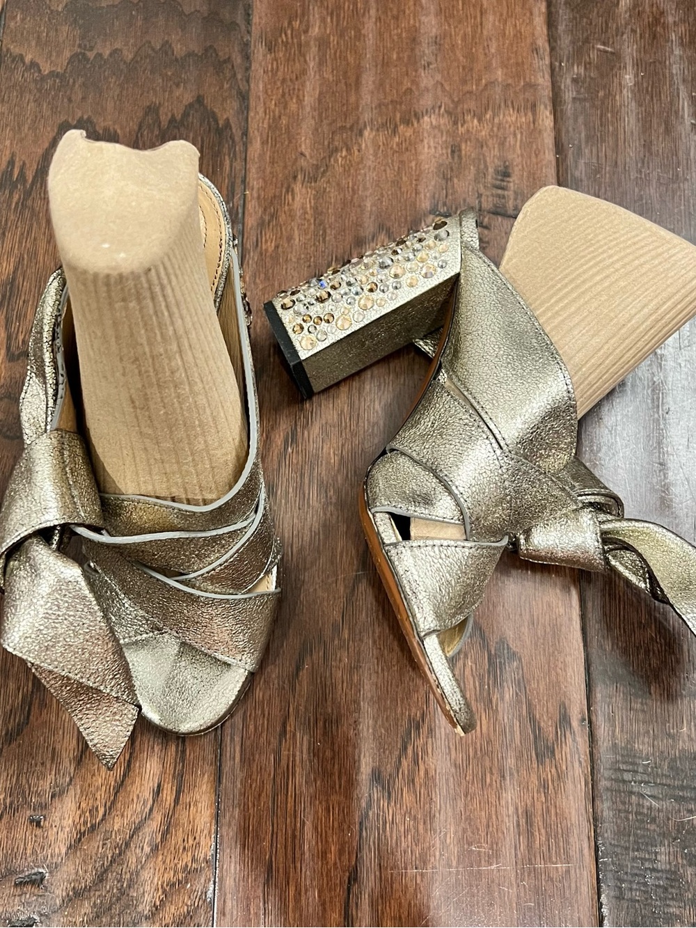 Authentic CHLOE Nellie Crystal Embellished Top Knot Block Sandal Grey Glitter